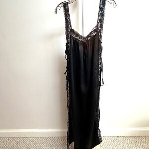 1970s Black Lace open tie side Chemise